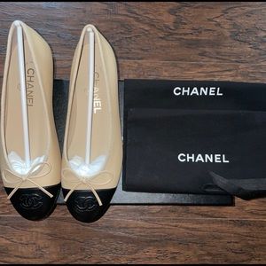 Chanel Beige Black Lambskin CC Cap Toe Ballet Ballerina Bow Flat Slippers EU 37C